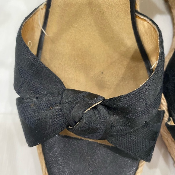 Michael Kors Black and Tan knot Wedge Sandals - Picture 10 of 12